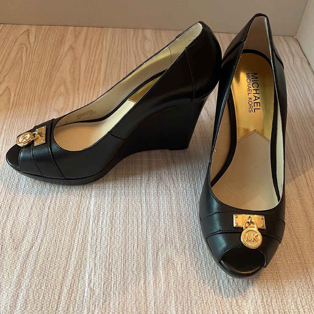 Michael Michael Kors peep toe wedge leather shoes